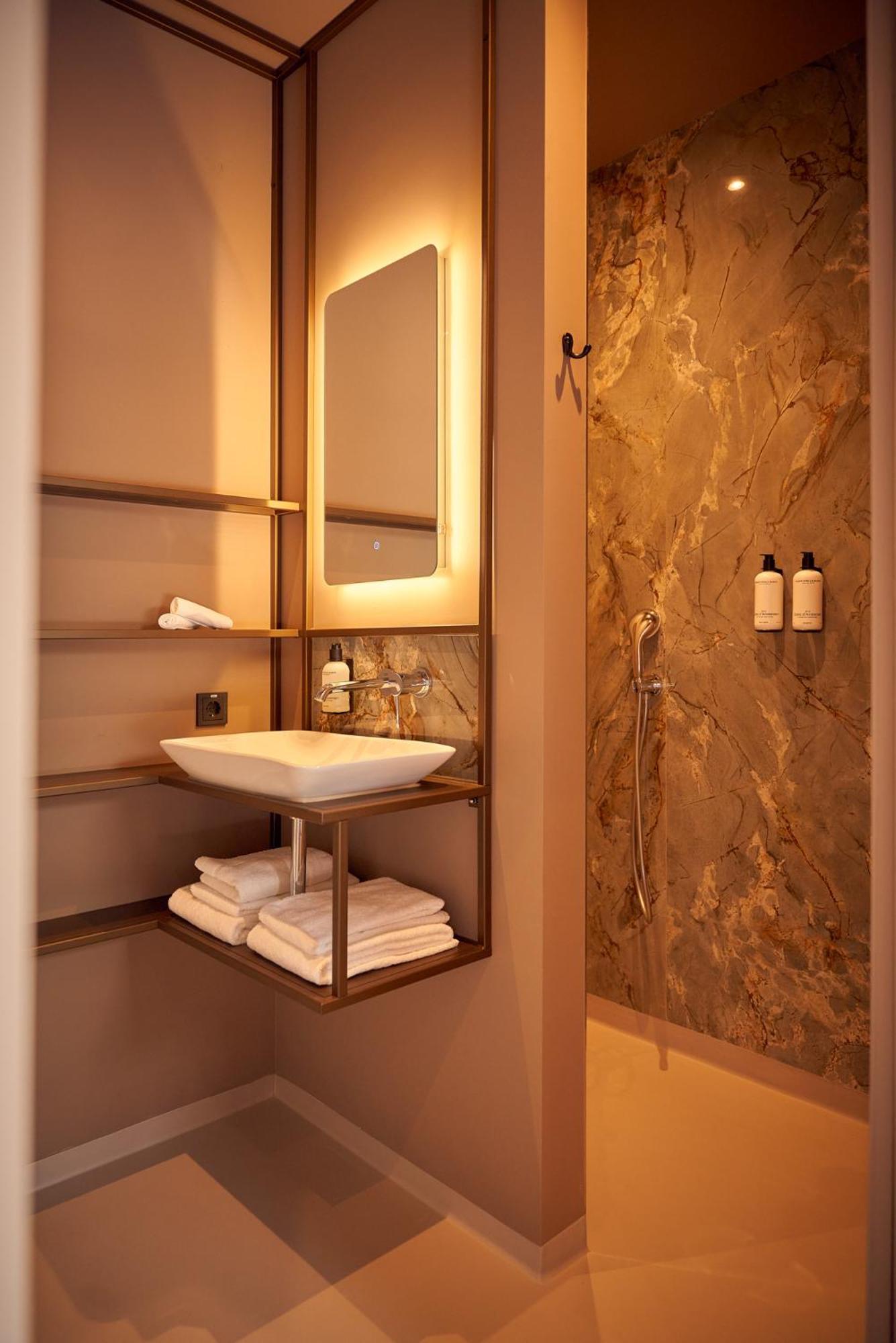 Hotel The Yard Noordkade 4*